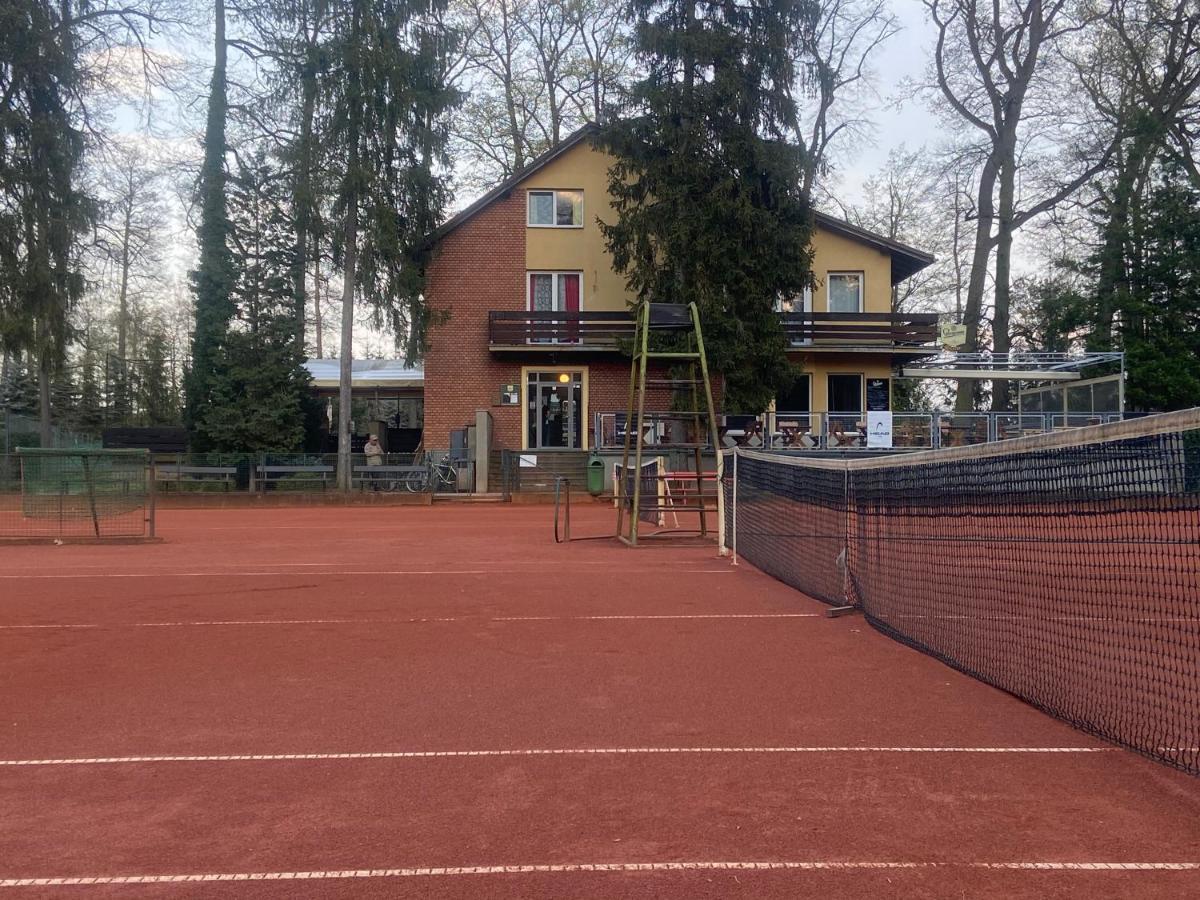 Hotel Houstka Brandýs nad Labem-Stará Boleslav Dış mekan fotoğraf