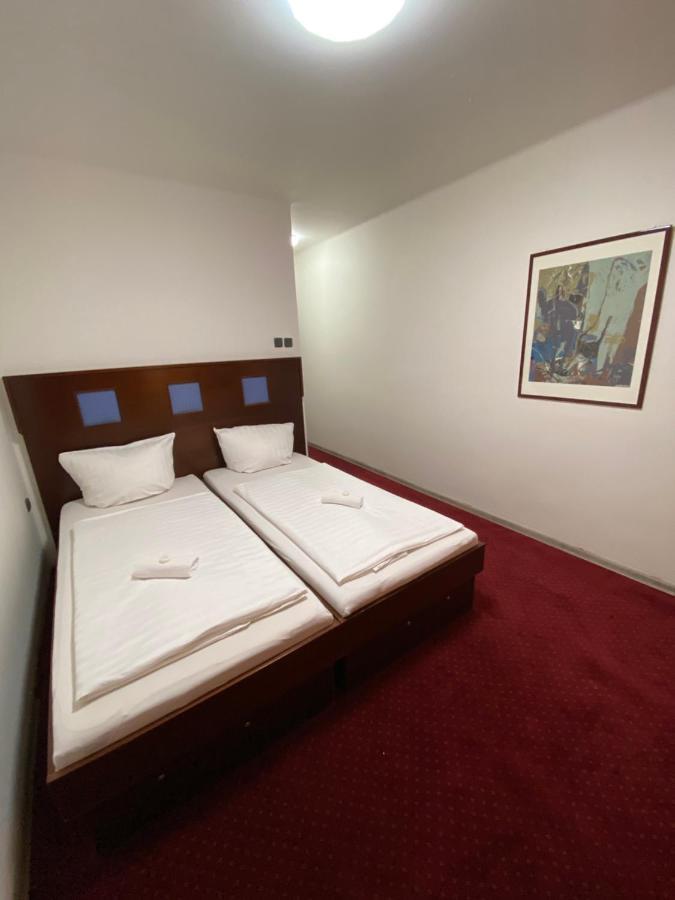 Hotel Houstka Brandýs nad Labem-Stará Boleslav Dış mekan fotoğraf
